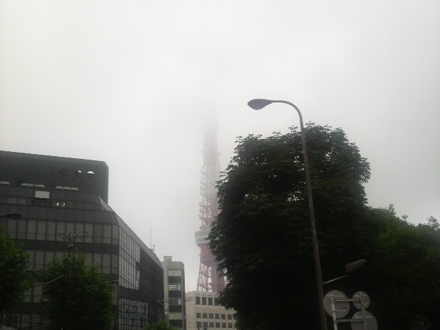 霧の東京タワー